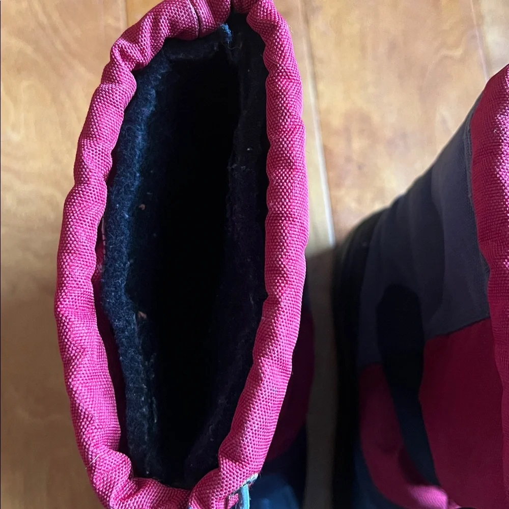 Kamik Kids Waterproof Snow Boots Burgundy Black Size 2 Winter Insulated Boots